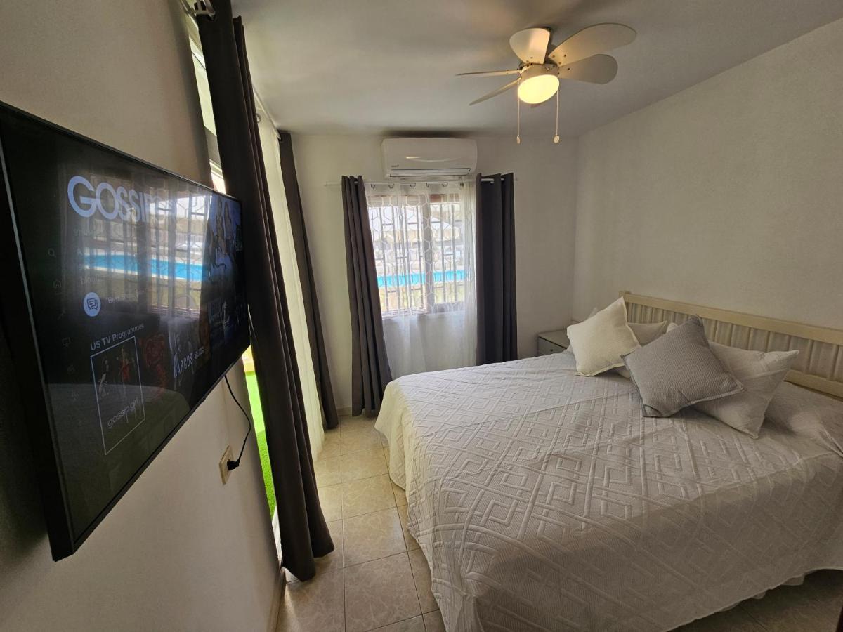 Fayser 108 Beachfront With Direct Pool Access From Terrace 아로나 외부 사진