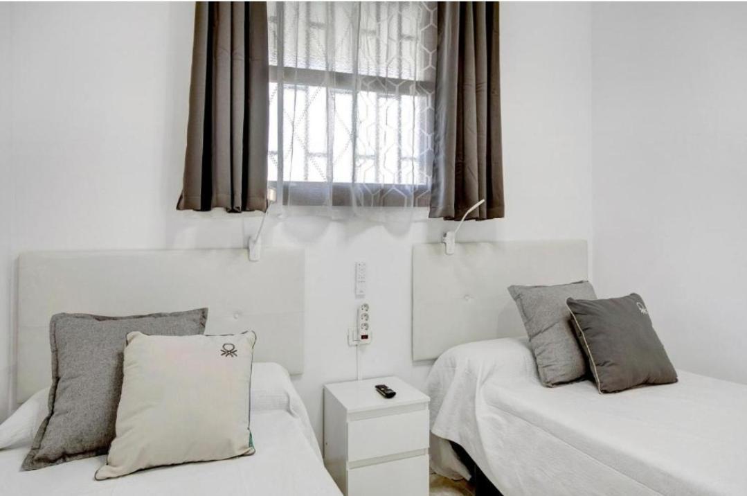 Fayser 108 Beachfront With Direct Pool Access From Terrace 아로나 외부 사진