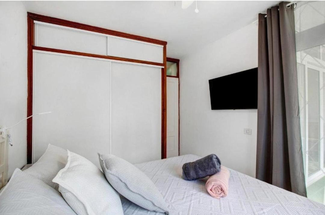 Fayser 108 Beachfront With Direct Pool Access From Terrace 아로나 외부 사진